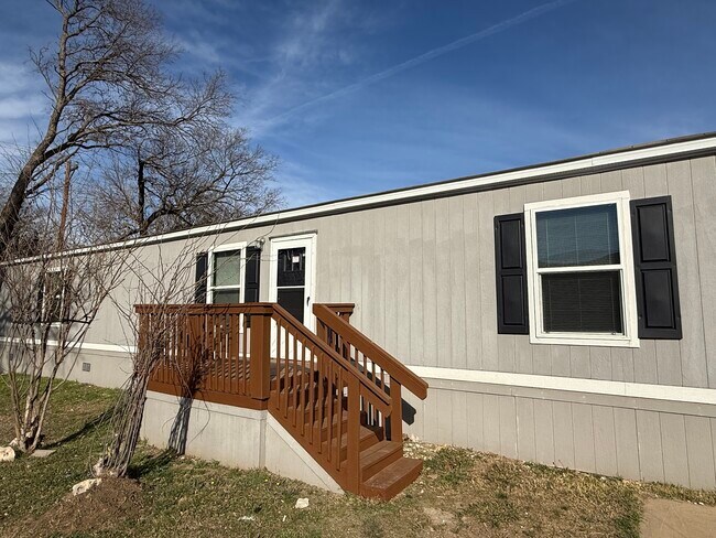 Building Photo - 122 Prairie Dr