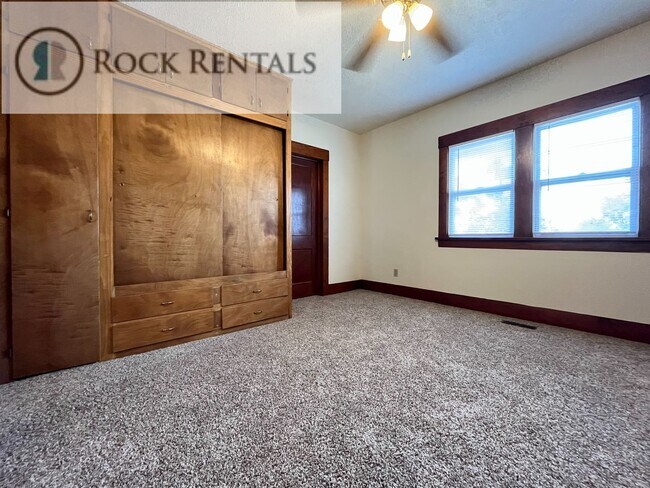 Foto del edificio - 2 Bed 1 Bath Country Home with New Basement