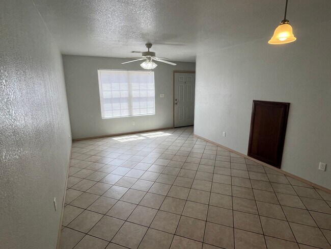 Foto del edificio - 3318 N Detroit Ave