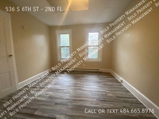 Building Photo - 536 S 6th St