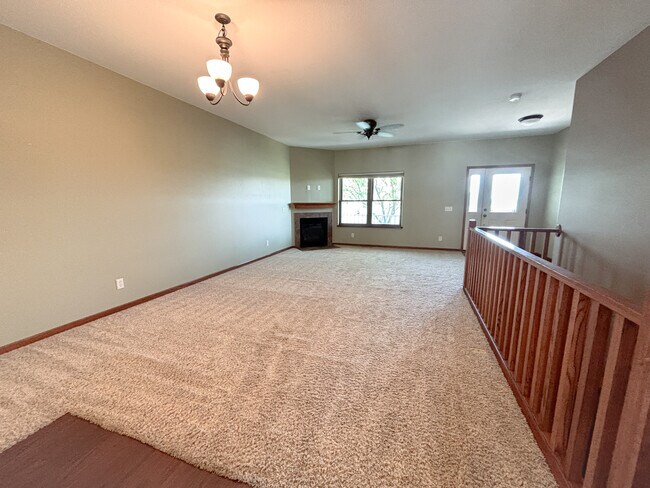 Building Photo - 958 Parkland Dr