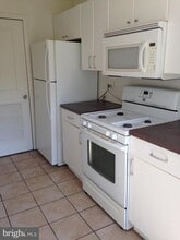 Building Photo - 16565 Sherwood Pl