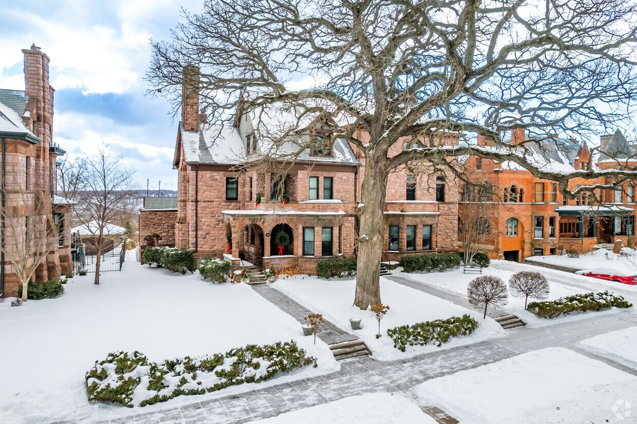 322 Summit Ave, Saint Paul, MN 55102 Apartments in Saint Paul, MN