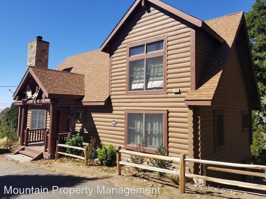 Primary Photo - 1162 Saturn Way