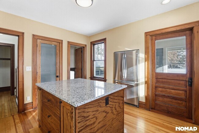 Foto del edificio - 40 W Lewis St