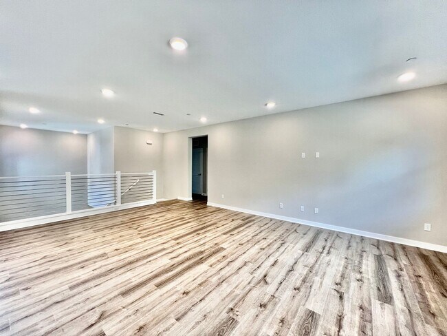 Building Photo - Beautiful Newly Built 3B/3BA w/ 2 Car Gara...