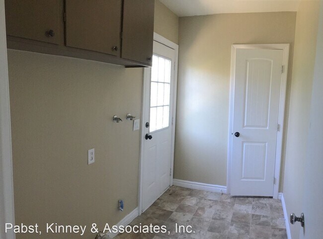 Building Photo - 3 br, 1.5 bath House - 16339 RUTHERGLEN ST...