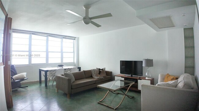 Foto del edificio - 100 Lincoln Rd