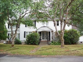 Building Photo - 1767 SW Snively Ave