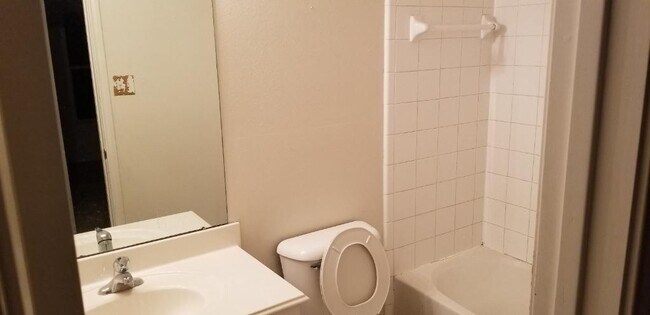 Building Photo - 13015 Peppergate Ln