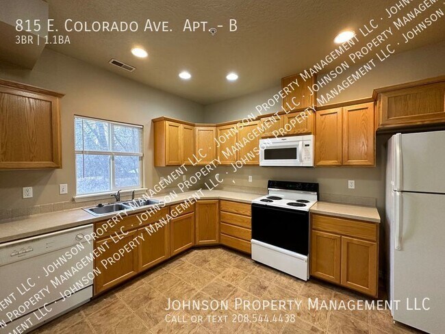 Building Photo - Large Nampa 3 bedroom with lots of privacy...
