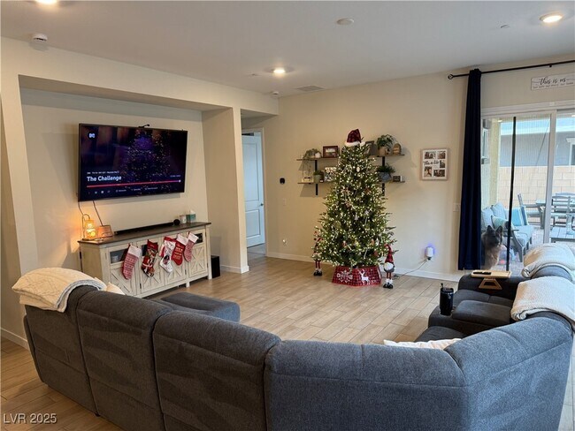 Foto del edificio - 815 Eaton Fls St