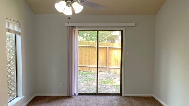 Foto del edificio - 11231 Glenforest Dr