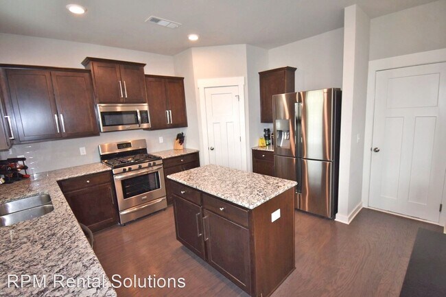 Foto del edificio - 4 br, 2.5 bath House - 4914 Kingdom Drive