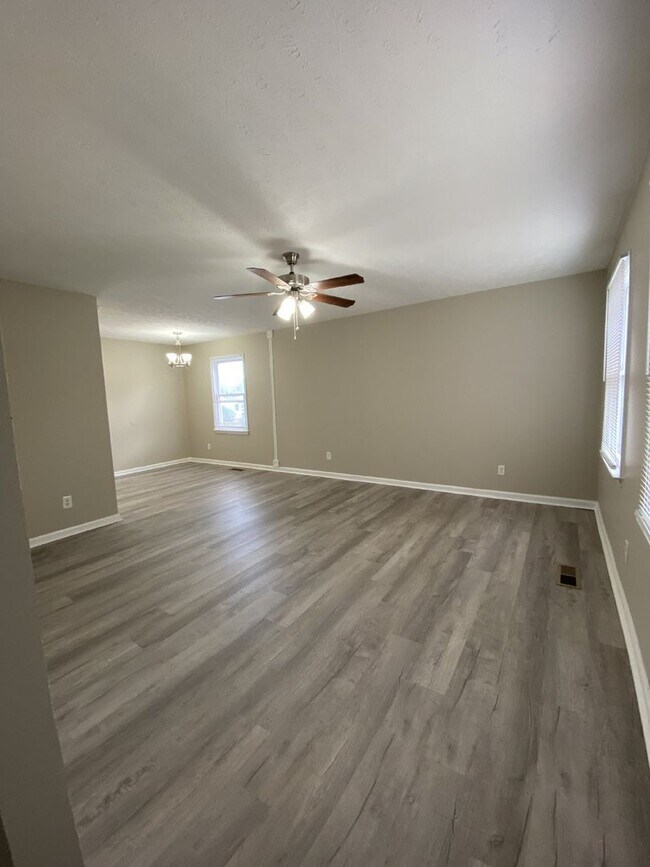 Building Photo - Charming, Pet-Friendly 3 Bedroom, 2 Bath Home on Whitehead Road