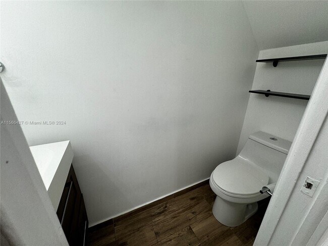 Foto del edificio - 11695 NW 1st Ln