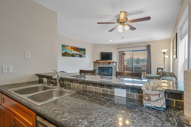 Building Photo - 410 D Bayview Dr