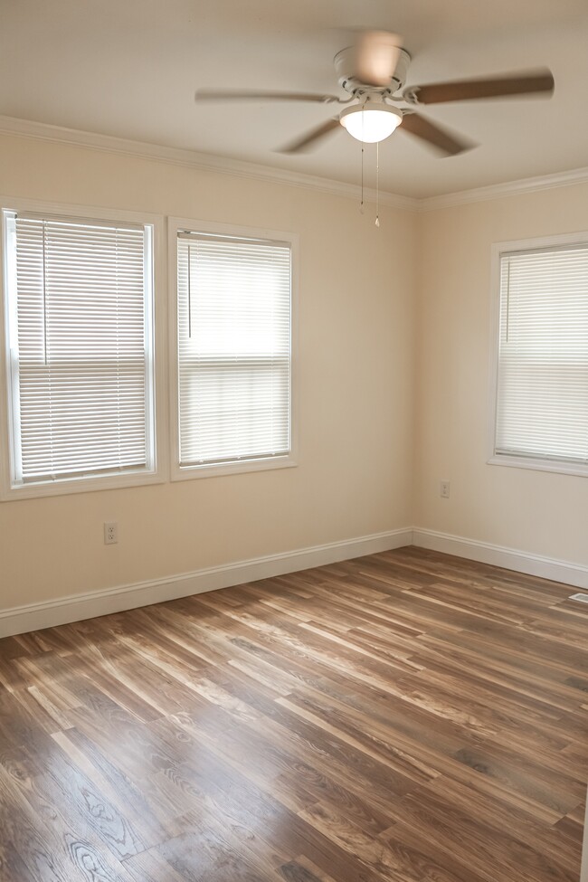 Building Photo - 304 Kidder St