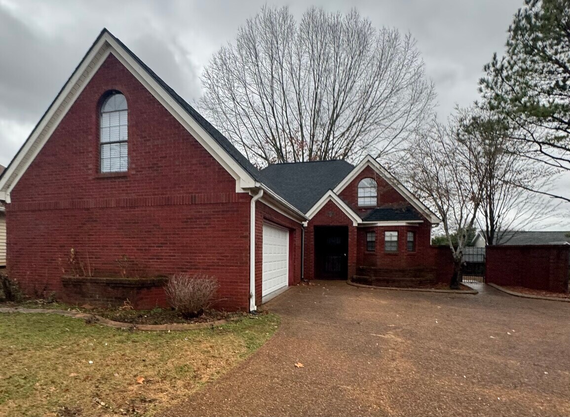 Primary Photo - 104 Sunset Cir