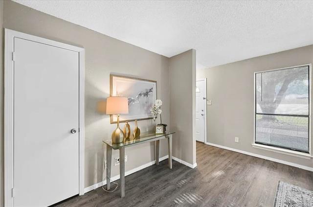 Foto del edificio - 2401 Long Ridge Ln