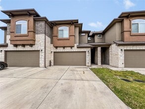 Building Photo - 2880 Donnell Dr