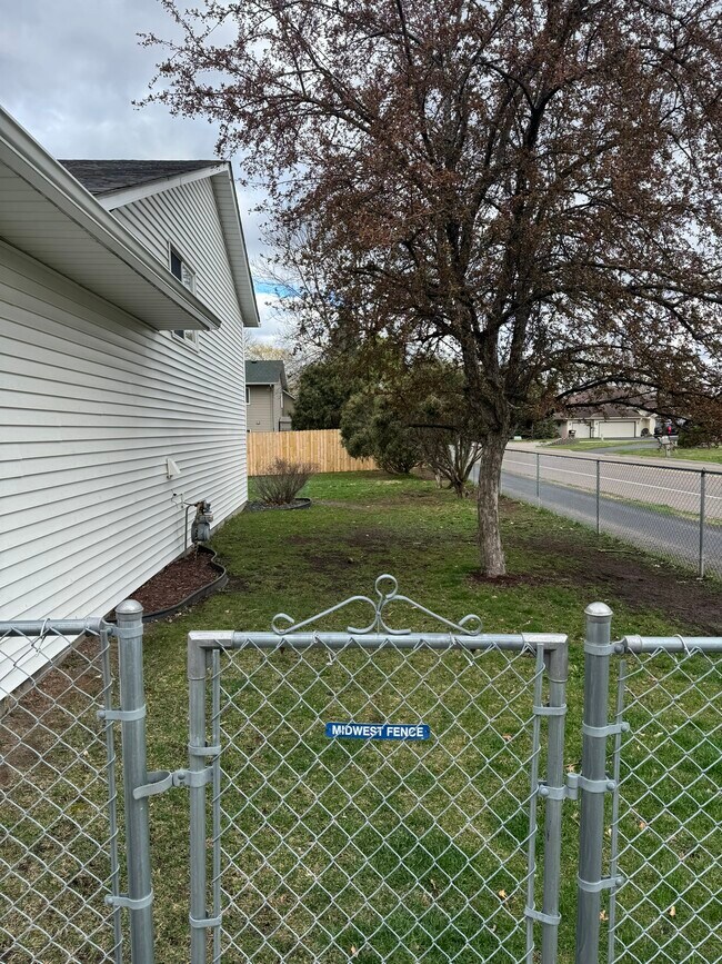 Building Photo - 6511 Upper 22nd St N