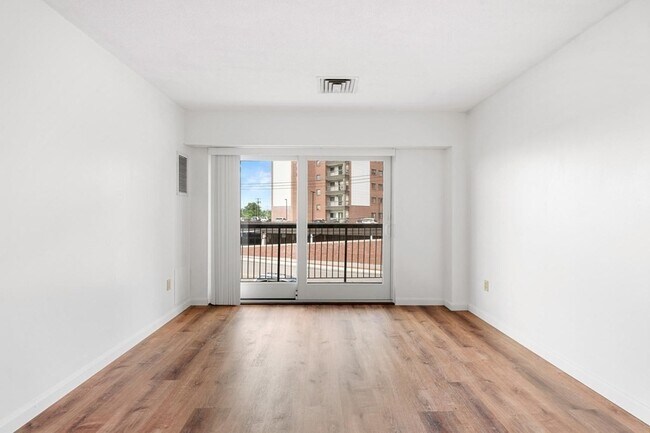 Foto del edificio - 133 Commander Shea Blvd