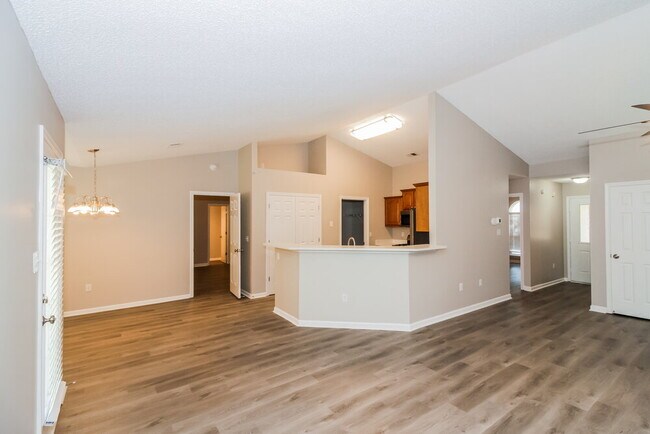 Foto del edificio - 8153 Green Valley Cove