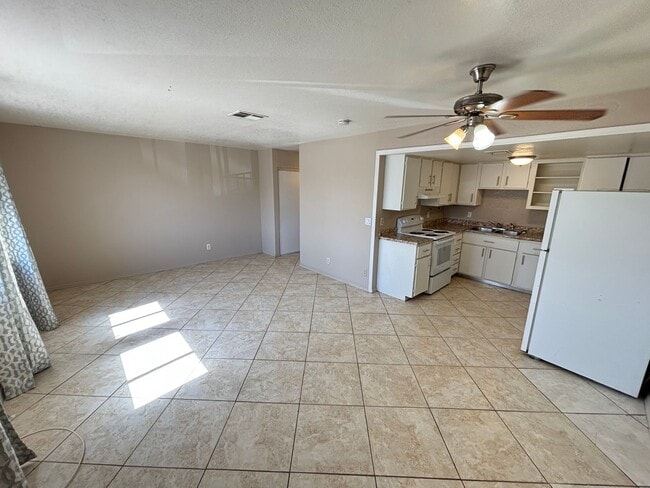 Building Photo - Charming 1Bed/1Bath apartment located in N...
