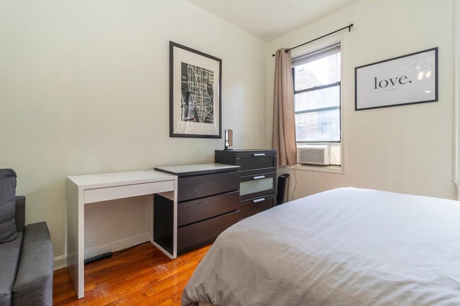 Building Photo - 300 E 82nd St