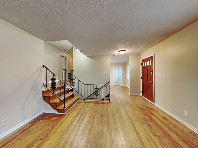 Building Photo - 2364 Oakridge Ct
