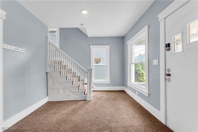 Foto del edificio - 204 Broad Ave NW