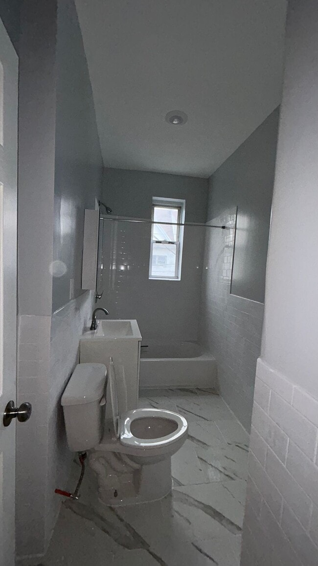 Foto del edificio - 930-Berkeley Manor, LLC