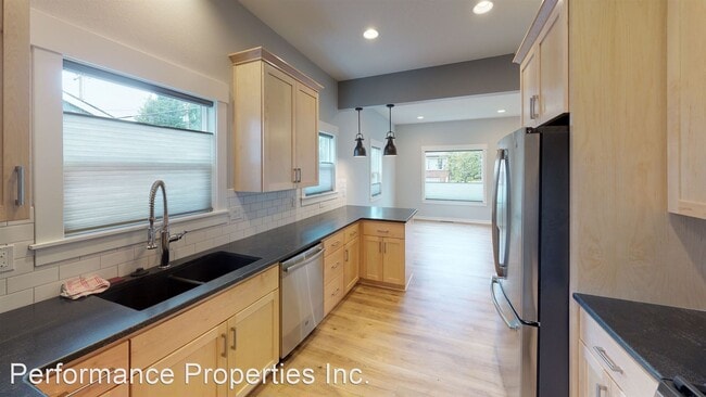 Building Photo - 3 br, 3 bath House - 3602 SE 8th Avenue #A