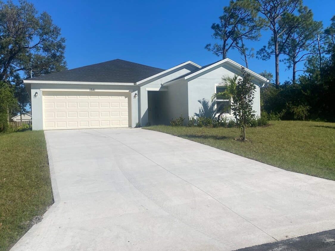 Primary Photo - 4 Bed 2 Full Bath Single Family Home Available in SE Palm Bay FL!