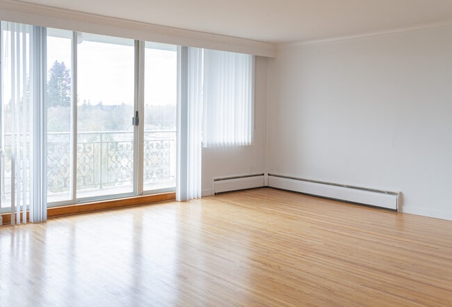 Building Photo - Fontainbleau Apartments