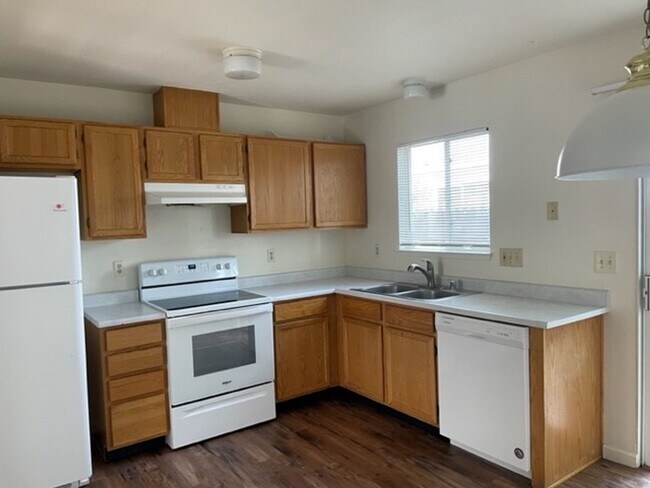 Building Photo - 4005 Pheasant Dr