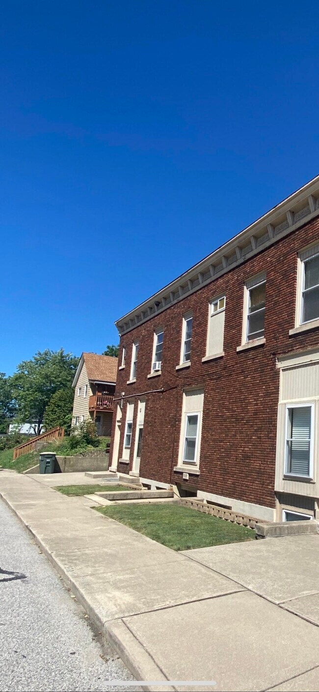 Building Photo - 519 Union St