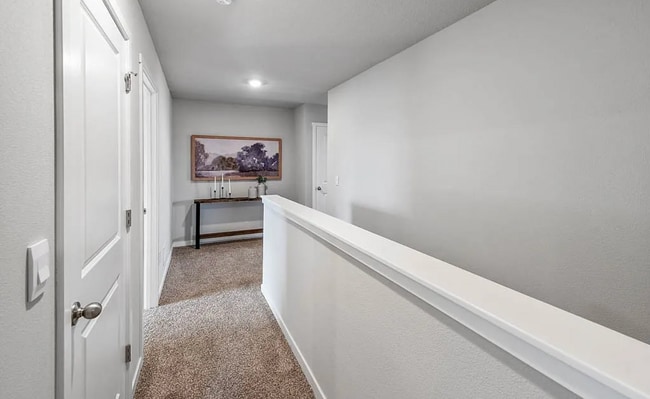 Building Photo - 2569 SE Hawkins Ave