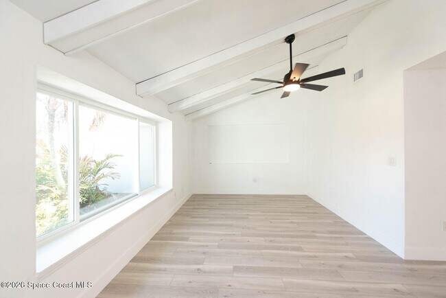 Foto del edificio - 790 Palm Dr