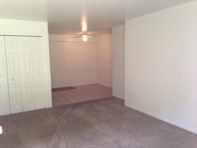 Building Photo - 20539 Southfield Road - 107
