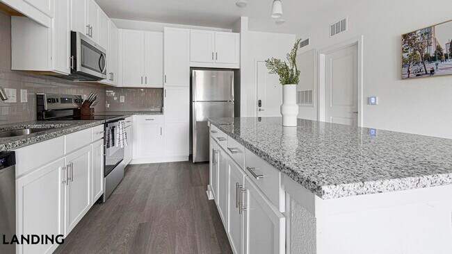 Foto del edificio - 12525 Tibbets Ln
