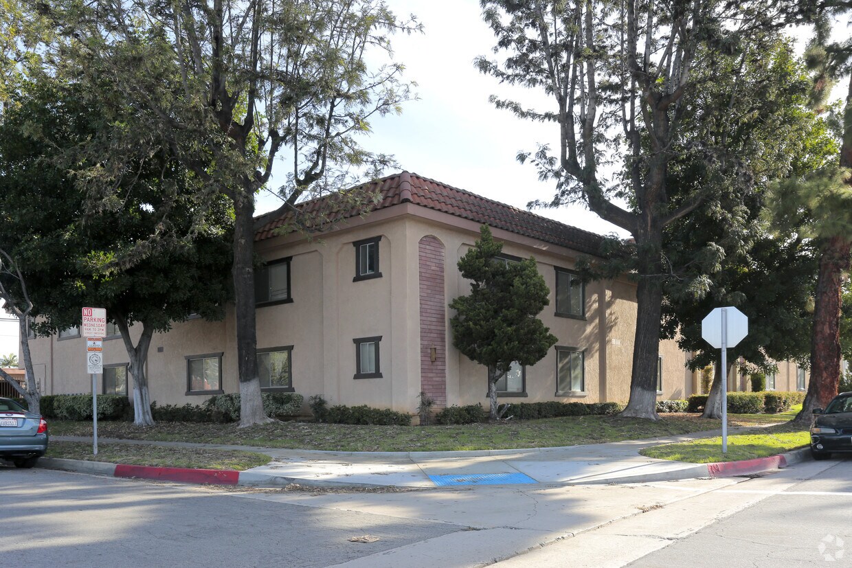 Building Photo - 14509 Rosecrans Ave