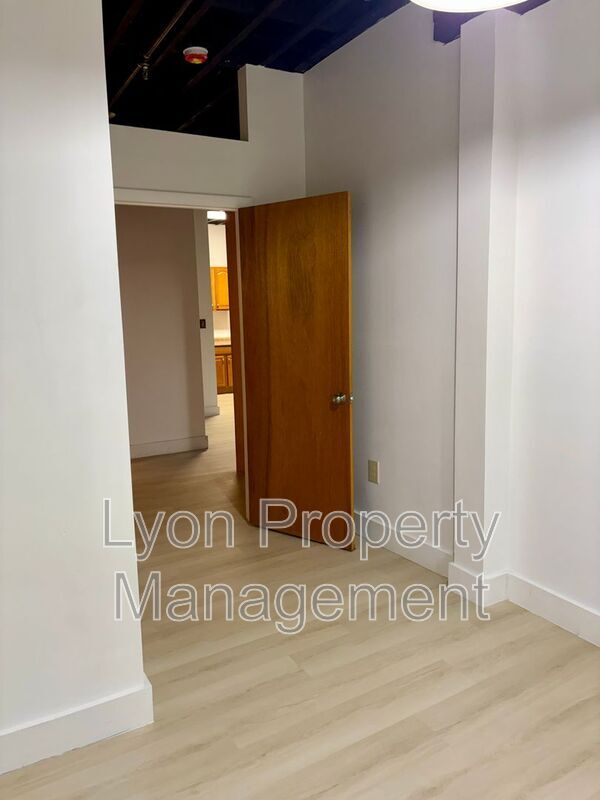 Building Photo - 50 Hedley Ave