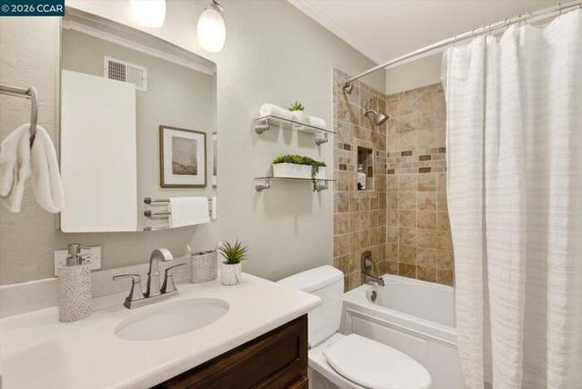 Building Photo - 3409 Loreto Dr