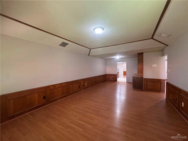 Foto del edificio - 900 E Dallas Ave