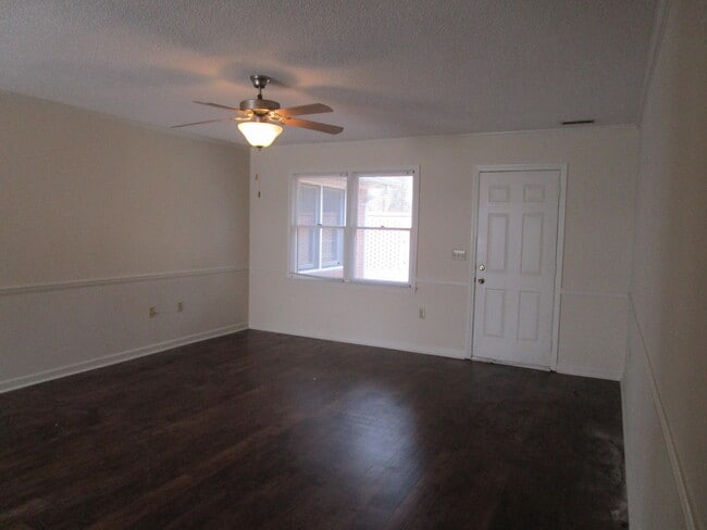 Foto del edificio - 110 Delorme Ct