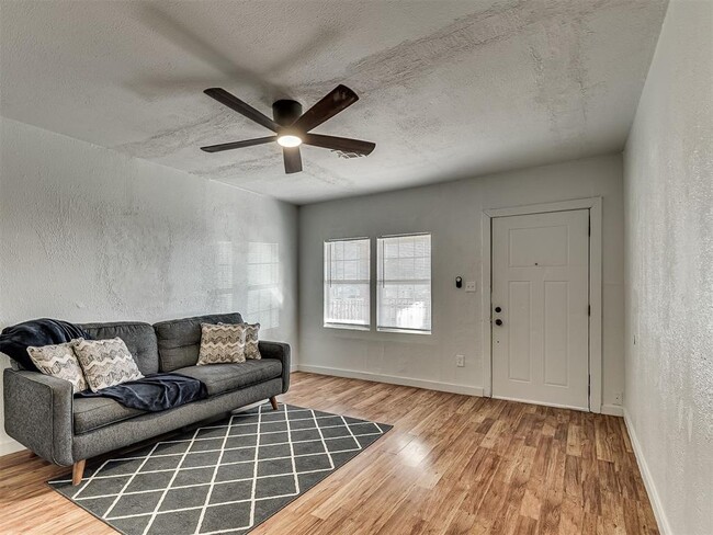 Building Photo - 1229 Meta Ave