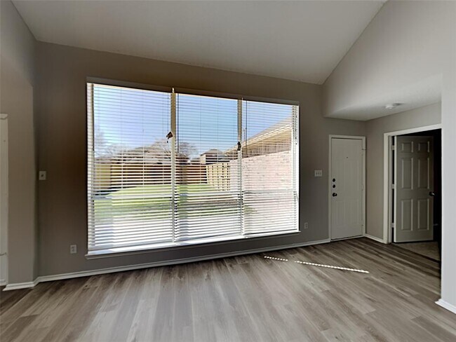 Building Photo - 800 Crooked Creek Ln