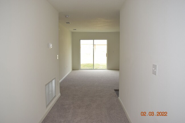 Foto del edificio - 3 bed 2 bath with a den